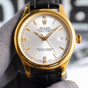 白壳 金壳 店家爆款主推 劳力士 Rolex 升级版本 男士腕表 采用独特的表盘设计 搭配五金装饰钉的3D立体感，整体效果更显高档奢华的劳力士， 初识劳力士必憧
