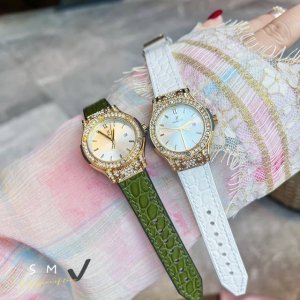 金壳 Hublot 恒宝 经典融合系列 女款高端腕表！最新推出宇舶女款33Mm腕表，在高端复刻品质一如继往, 整体结构与原装结构保持一致超前销量持续领先三针带历