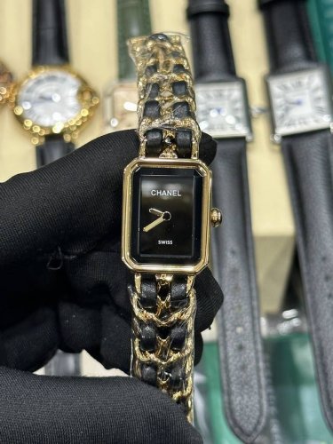 独家实拍图 香奈儿Chanel 方糖系列 型号H6951 公价1600 瑞士石英机芯 直径：26.1×20Mm