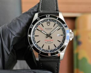 钢带+20帝陀 Tudor 复古系列 全自动机械 尺寸：42Mm 三维镀膜玻璃 精钢表带 复古帝陀 全新演绎