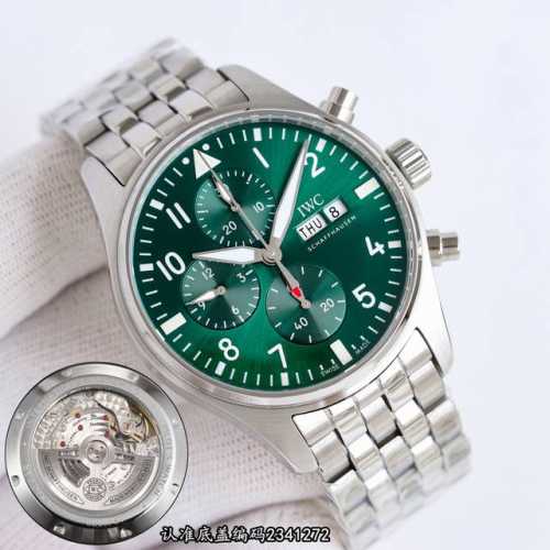 Iwc 万国飞行员系列Iw377701钢带款强势登场，精彩细节:1.原版开模 一比一复刻分段式小头粒 2.扣子对版 可伸缩 3.表带带节可快拆， 表带侧面没有螺