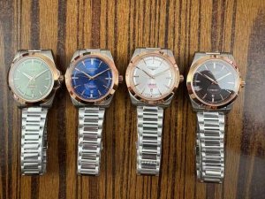 2025全新推出浪琴Longines-浪琴康卡斯悦动系列 机芯 搭载机全自动机械机芯，全新塑封原装机 表壳 “锤压式”316S精培钢。表壳直径41毫米，拉丝抛光