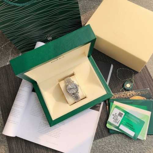 劳力士rolex女款蚝式日志型腕表！表壳直31毫米。采用904L不锈钢来锻造，具备高抗腐蚀性。搭配劳力士定制版2236蓝游丝全自动机械机芯性能极为稳定，抗震力强