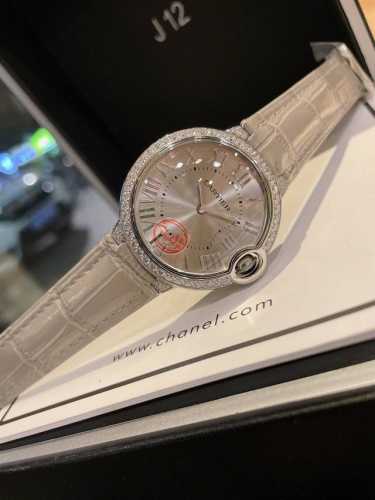 白 金 灰色调调 Ballon Bleu De Cartier卡地亚蓝气球腕表奢华系列 百搭尺寸36Mm 简约又别具品味 摒弃了现代盛行的繁复华丽的修饰 以简约