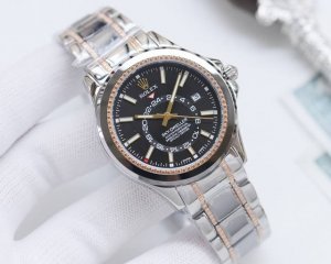 尊享价 品牌：劳力士-Rolex 类型：男士腕表 壳套：顶级版316精钢l 表带：316L精钢表带 机芯：日本西铁城8215机械机芯 镜面：矿物质防刮镜面玻璃