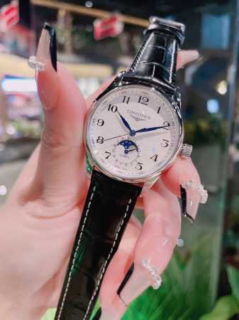 批P银 赵丽颖同款 Longines浪琴 名匠系列女士腕表。全新浪琴名匠月相腕表系列。 诠释女性高贵典雅。精钢表壳直径：34毫米尺寸。官方一致6字位月相1-31 - 点击图像关闭