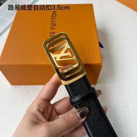特 品牌： 路易威登 新款进口小牛皮，手感细腻柔软。搭配纯钢自动精品钢扣，男士必备！宽度：3.5Cm - 点击图像关闭