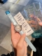 卡地亚 完美的治愈色 很气质的颜色，细腻的羊皮戴上手超级柔软舒适自然的奶油感，简直不要太小清新，关键是超显高档 卡地亚蓝气球珍珠贝壳面星空运转 奢华实物超美瑞士