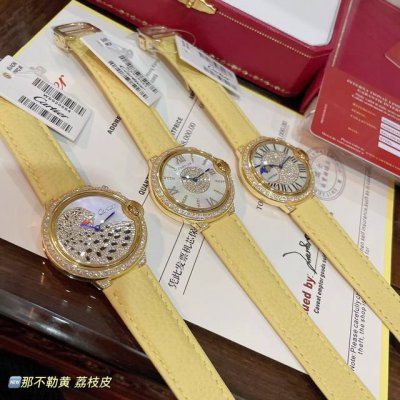 那不勒黄 荔枝纹小牛皮 稀有色系限量发售订制的牛皮 戴上手柔软舒适阳光活力感 一秒脱颖而出，关键是超显贵气时髦又时尚 搭配地亚蓝气球手工镶嵌钻 面镶钻表盘超奢华