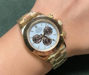 新品 劳力士Rolexbobo全新升级迪通拿系列采用316精钢表壳 表带，保险扣，进口机械机芯，超强耐磨镀膜镜面，尺寸40Mm人生分分秒秒走 卻又無時無刻回 而