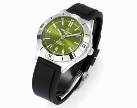 百年灵Breitling，机械计时系列A32398101M1A1！ Chronomat Automatic Gmt 40 重磅来袭！ 1这款双时区腕表盘面简洁凌 - 点击图像关闭