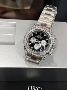460 钻带450 全新迪通拿彩虹款。型号：116599Rbow-116598Rbow-116595Rbow.彩虹迪通拿一表难求！镶嵌根据原厂颜色渐变过渡最协调