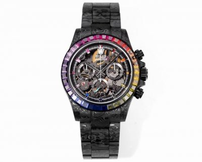 全碳纤维改装定制版 劳力士Rolex 表壳整体采用进口复合碳纤维材质，碳钎维材质是一种新型材料，颜色为永不过时的黑色，整体的纹路十分典雅、奢华。碳纤维外柔内刚，