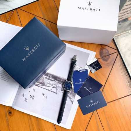 专柜最新款玛莎拉蒂 Maserati独家首发石英女表到货，整体不锈钢材料打造，蓝宝石玻璃镜面，小巧精致女表表经34Mm，厚度9Mm 表盘有玛莎拉蒂的经经典log - 点击图像关闭