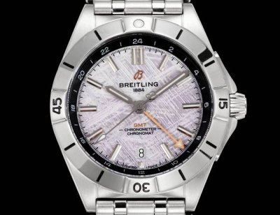 百年灵Breitling，机械计时系列A32398101M1A1！ Chronomat Automatic Gmt 40 重磅来袭！ 1这款双时区腕表盘面简洁凌