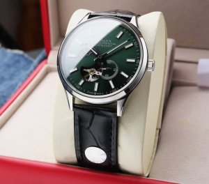 台湾出品：白皮p . 钢带20. 本品均已严格经过防水压力测试，防水可达120米 劳力士，日月星辰系列，搭载原装进口82S7机芯 0返修0售后 ，采用超a精钢壳
