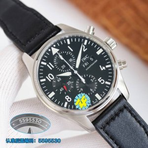 经典臻品 驰骋高空 分秒必“真” Iwc3777万国飞行员计时系列，机芯同步原装，表针尾部微微弯曲，双面防眩晕蓝色镀膜。成就此非凡经典。 成熟做工 腕表尺寸43