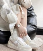 还搭配了Dw流金表 玫瑰金上手蛮显白的 简约精致的腕表可以提升气质 既实用又有点缀作用 我选择的这款收到包装也蛮上档次的 520作为礼物送给女朋友也不错！