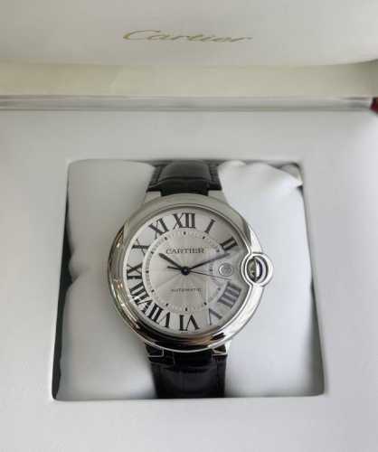 卡地亚蓝气球 Cartier Ballonbleu 原版开模 顶级 同步 类型：顶奢级男士自动机械腕表 镜面：镀膜镜面 指针：时，分，秒 表面：扭索纹银白字面