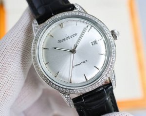 白 玫 积家 Jl 大师系列1288420 搭载9015机芯.直径39Mm！316精钢完美复刻原版大师，剔透的蓝宝石镜面玻璃，精巧的指针、闪光银丝面板夜光明显、
