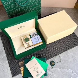 劳力士rolex女款蚝式日志型腕表！表壳直31毫米。采用904L不锈钢来锻造，具备高抗腐蚀性。搭配劳力士定制版2236蓝游丝全自动机械机芯性能极为稳定，抗震力强