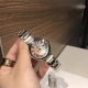 这款手链匠心融入gucci标识和绿珐琅细节 鲜艳明快的色调与大气粗犷马衔索链交相映衬 于现代成感中流露出优雅气息 尺寸:16.18.20 22