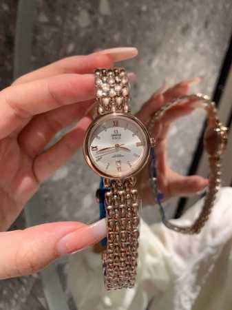 白 .金+20.钻+30。 欧米茄 Omega 精品女神水滴系列腕表。精致唯美的设计，让您的美丽无处不在，也将华丽与经典融合，创造出惊艳巨作，表盘清新淡雅，色彩 - 点击图像关闭