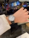 全新宝珀ladybird女装系列钻石舞会腕表闪耀发布！舞会第一曲：森林绿、象牙白、梦幻紫、高级黑、浅湖绿、夕阳红的炫彩表带，搭配着35Mm表壳，白色珍珠母贝表盘