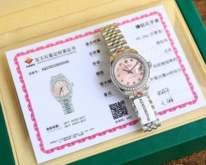 劳力士女装日志型28㎜日志系列，女装日志型的蚝式表壳是坚固优雅、完美比例的典范，采用316L不锈钢来锻造不锈钢腕表表壳，具备高抗腐蚀性，这种超合金不仅非常耐用且