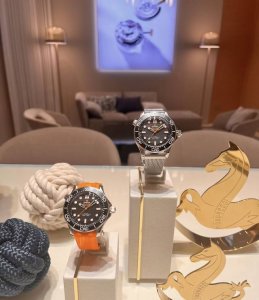 全新海马 米心想事橙来啦 来看看全新海马 米黑橙配色，经典又大胆，个性魅力直接拉满！不管是商务场合还是休闲时光，它都能完美适配，轻松成为全场焦点。 42毫米精钢