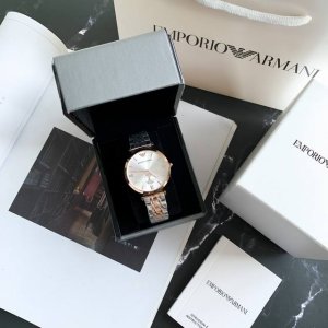 支持香港、美国直邮 正品？正品！配联保卡全国联保！Armani 阿玛尼百搭款钢带男士手表型号ar1677间金钢带石英表，表盘直径43Mm 316精钢表带，白色表