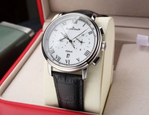 白 . 金50. Blancpain宝珀 源于1735--经典时计的缔造者，专柜同款，尽享极致美感本款手表搭载进口超稳定机械机芯 型号：9100，频率：2880