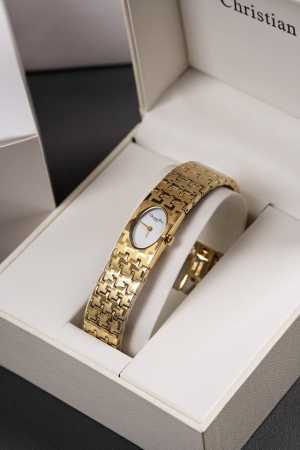 Diro中古表 高级感拉满 Vintage中古表带给我的惊喜 Dior千鸟格。Dior一直是优雅的代名词，但实在没想到中古表麦穗会这么好看。 没有很张扬，银色配 - 点击图像关闭