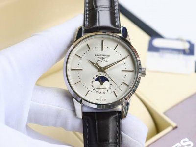 浪琴-Longines 复古系列 月相 再次升级版本 多次反复修缮至完美 极致严格的质量保证。确保采用原版式抛光和拉丝工艺，高硬度水晶镜面，更加透彻明亮，典雅的