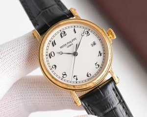 白 -金 Gr Factory墙裂推荐 匠”芯“出品 典藏之作 百达.翡丽古典5153雕花版腕表，儒雅而至！ 1 精彩细节 腕表尺寸38Mm，厚度10Mm。 1