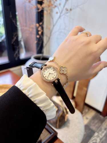 金壳 钻20原单品质、值得信赖 爆款古驰gucci、巴塞尔钟表展新宠，全新设计！字面：天然贝母面，机芯：瑞士石英，表带：进口牛皮 316精钢 ，尺寸：27Mm表