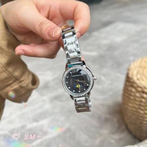 阿玛尼女表璀璨奢美深邃雅致气质内敛 精致表冠蝴蝶扣 钻刻度点缀表盘 别致便携式小牛皮高硬矿物质水晶玻璃镜面 进口石英女表 Mm新款比满天星有特点～不会烂大街的款