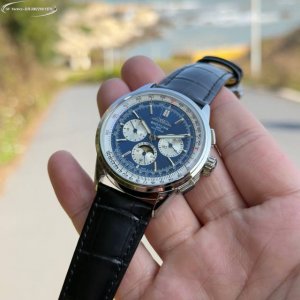 白 -金 Gf Factory百年灵航空时计系列 依然秉持着原单品质，最顶级的做工，强烈推荐！ 直径 42Mm,同步正品尺寸 表带 采用小牛皮表带与正品表带完全