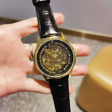 真皮表带十双按蝴蝶扣 ，劳力士一rolex，全自动雕花机芯，蕴含最优质的材料与一丝不苟的工艺！超强矿物质幻彩玻璃，真空电镀，精密防水，直径：43Mm，厚度：12 - 点击图像关闭
