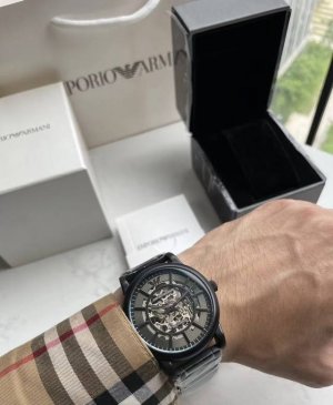 阿玛尼Armani男表 型号：Ar60045 表壳：精钢 表镜：矿物质强化玻璃 表带：精钢 尺寸：43*13Mm 买表多了才知道百搭真的很重要，有了腕表的点缀，