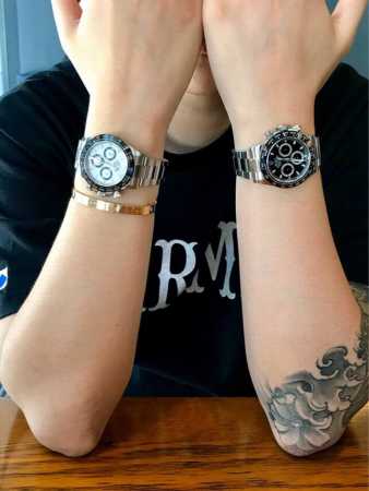 Rolex 黑色的冷酷与质感 白色的隽永与清爽 选择没有孰好孰劣之分 只是找到更合适自己的风格 当然最好的方案是两者兼有 - 点击图像关闭