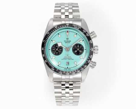 新品帝舵 Tudor Black Bay Chrono系列是一款融合潜水表传统与赛车计时功能的混合型腕表，以其复古美学与现代技术著称。以下是该系列的主要特点及型 - 点击图像关闭