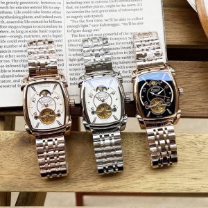 白壳 玫壳 钢带+20 经典重现 帕玛强尼parmigiani方恒系列男士腕表 类型 ：正装男士腕表 商务百搭 机芯 ：全自动机械机芯 上海金机、走时更稳定 镜