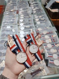 Dw 等我 原单品质 真正gl20机芯 专柜同机芯 全套包装 纯皮表带正品工厂做货..