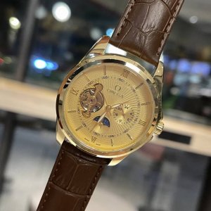 皮带 钢带 欧米加-Omega 九飞轮全自动日月星辰机械，6字位白天走时太阳，晚上月亮，蕴含最优质的材料与一丝不苟的工艺！超强矿物质玻璃. 真空电镀，精密防水，