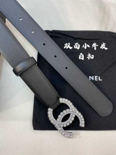 特 香奈儿 原单货品 宽度3.0Cm 双面原厂小牛皮，皮质柔软 细腻，手感好。多种扣头可选 ，精细做工。上身效果非常好