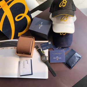 1630最新到货 Original Breitling 原厂正品百年灵超级海洋自动机械腕表，一表一码，带专柜保卡！清新多彩且富有运动感，专门为追求腕表卓越性能和