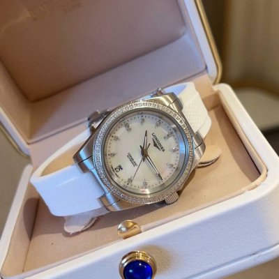 白壳 玫瑰金20钻圈30 浪琴康卡斯悦动系列新色新表盘胶带款 女装34Mm尺寸，同色胶带表带，316精钢材质，一圈一壳，Cnc精工艺打造拉丝抛光处理过渡流畅质感