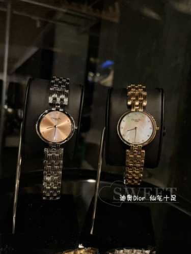 最全集合照 来啦 日本中古宝藏手表 Dior迪奥时尚魔头女表，上手巨推啊～变盘尺寸28Mm不大不小，简直是女生的最爱是～珍珠贝母面，带上特别显气质～浓浓的中古风