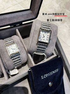 钢带光圈 钻圈 #配绒布袋 爱了爱了 迷你 戴卓小方格 到货啦 小巧而精致的表壳 纯粹柔和的线条 这一定是你首饰手表柜中不可或缺的一枚mini新宠 尺寸 2 2